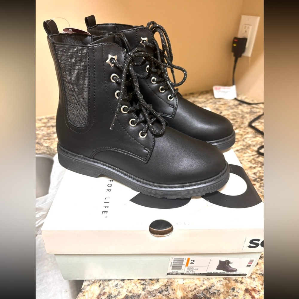 New with tag and box non slip compact boots